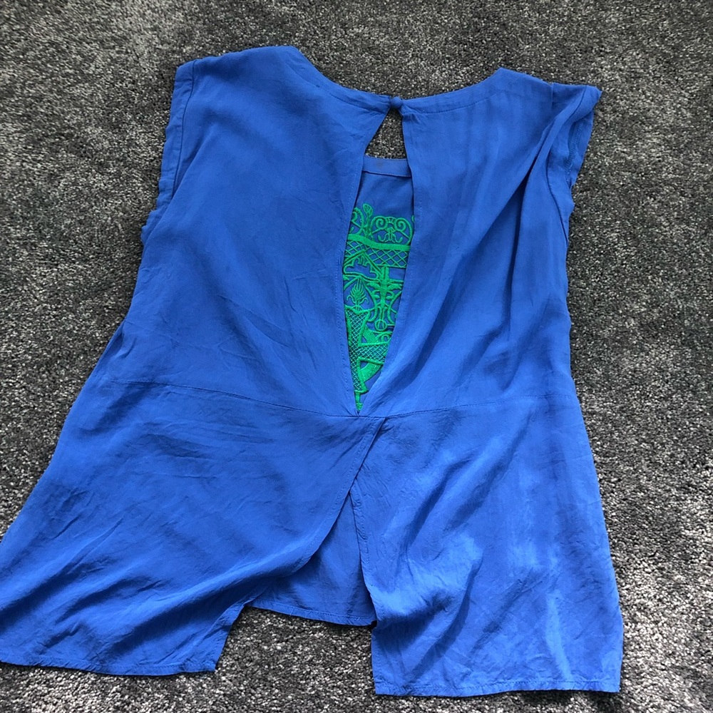 Top - Picture 2 of 2
